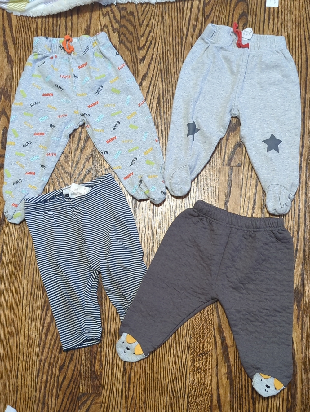 👖4 pants 6-9M 4 -$12👖